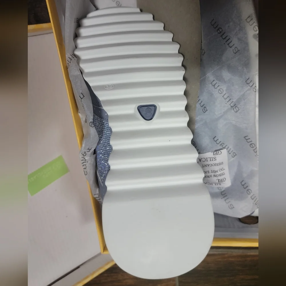 Fashion Sneaker - Picture 4 of 4